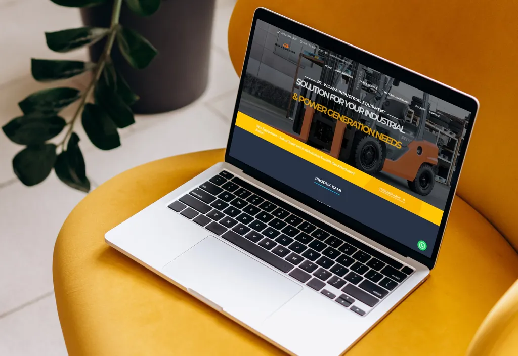 Mockup website bisnis perlengkapan industri untuk referensi website kontraktor